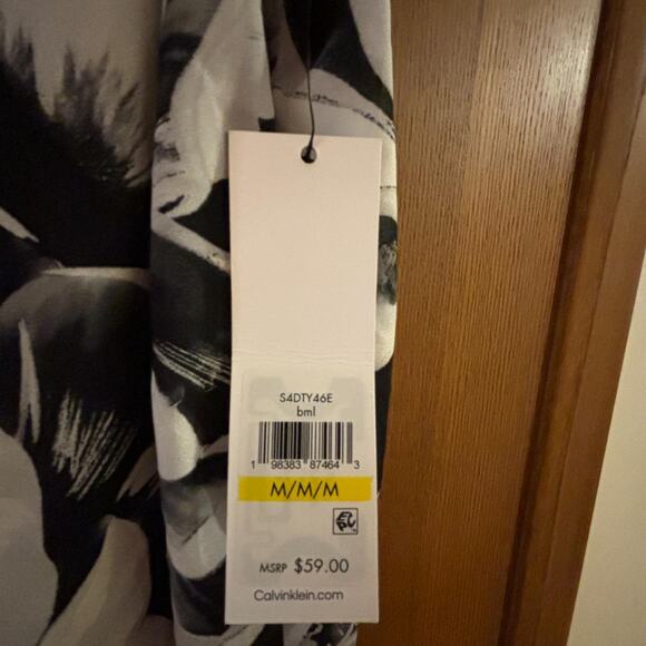 Brand new with tags- Calvin Klein - Picture 3 of 7